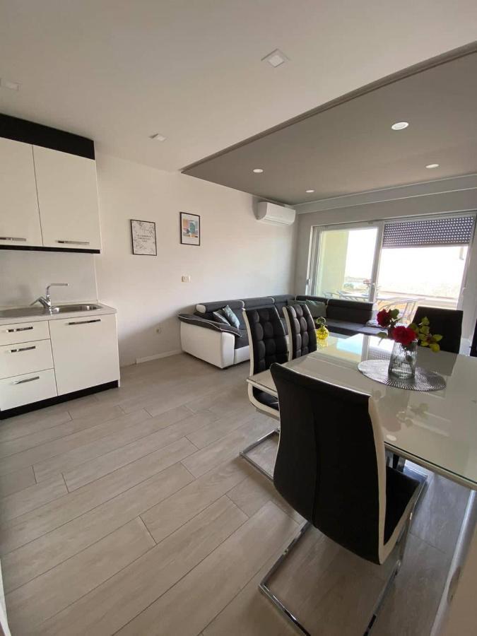 Modern Apartments With Garage Makarska Exterior photo